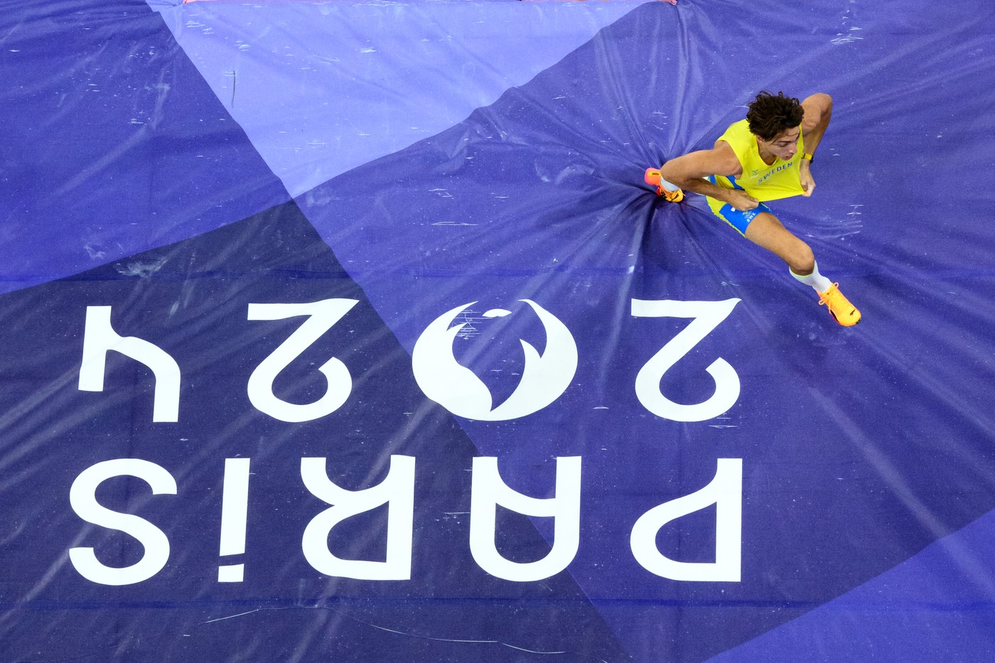 Armand Duplantis of Sweden clears 6,25 meters in men's athletics pole vault final and sets a new world record during day 10 of the Paris 2024 Olympic Games on August 5, 2024 in Paris.
Paris 2024 Olympics, Day 10, Athletics, France - 05 Aug 2024,Image: 896315063, License: Rights-managed, Restrictions: , Model Release: no