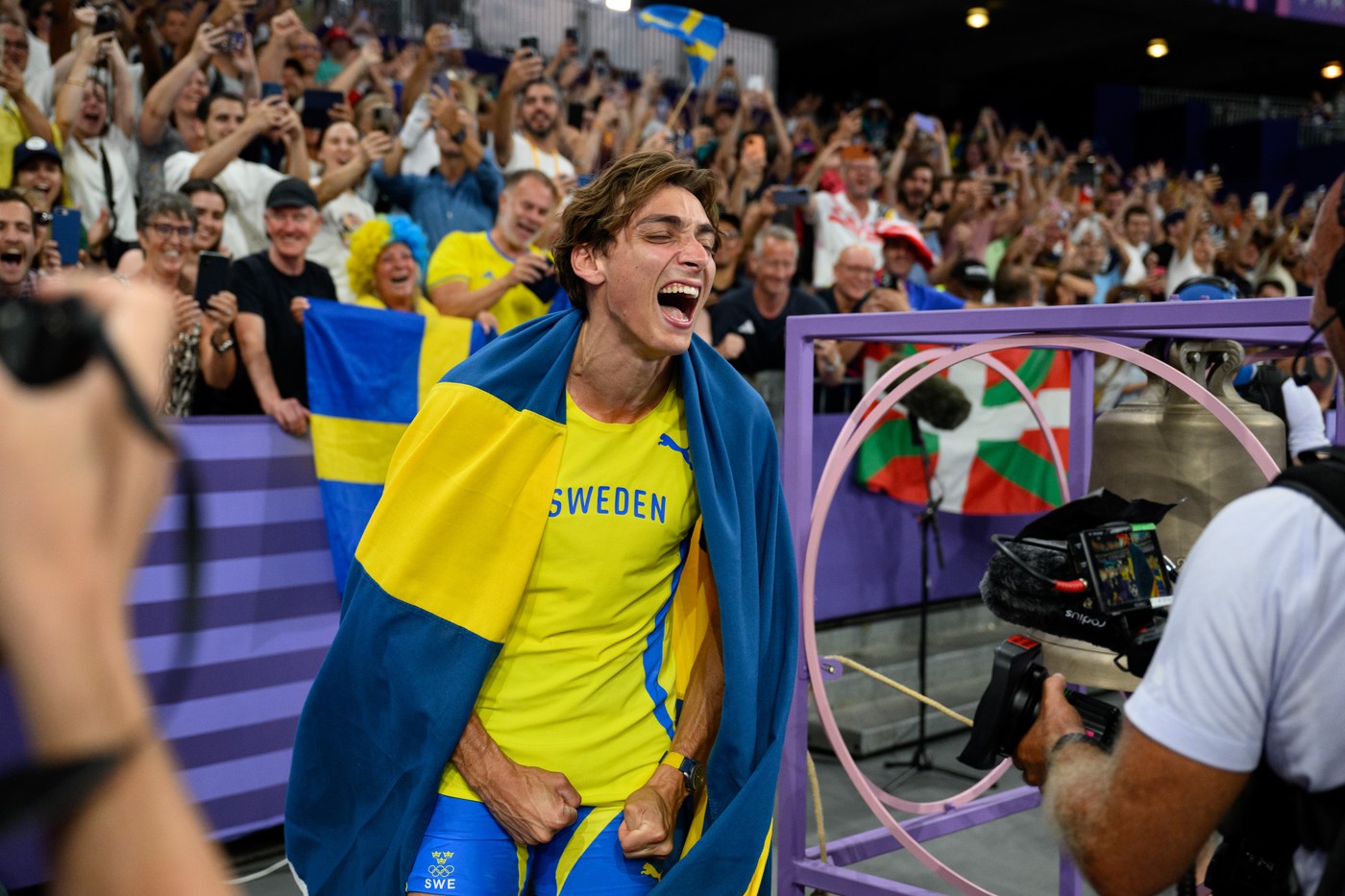 Armand Duplantis of Sweden celebrates with his family after clearing 6,25 meters in men's athletics pole vault final and setting a new world record during day 10 of the Paris 2024 Olympic Games on August 5, 2024 in Paris.
Paris 2024 Olympics, Day 10, Athletics, France - 05 Aug 2024,Image: 896315250, License: Rights-managed, Restrictions: , Model Release: no