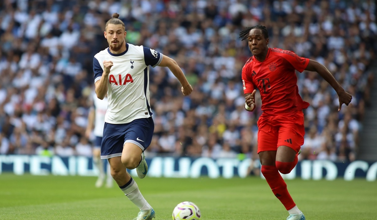 Radu Drăguşin, repriză de coşmar în Tottenham - Bayern Munchen: Am văzut suficient. Fanii nu l-au menajat pe român