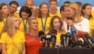 Elisabeta Lipă, mesaj emoţionant pentru gimnaste la revenirea în ţară, după Jocurile Olimpice: „N-am să pot uita toată viaţa mea”