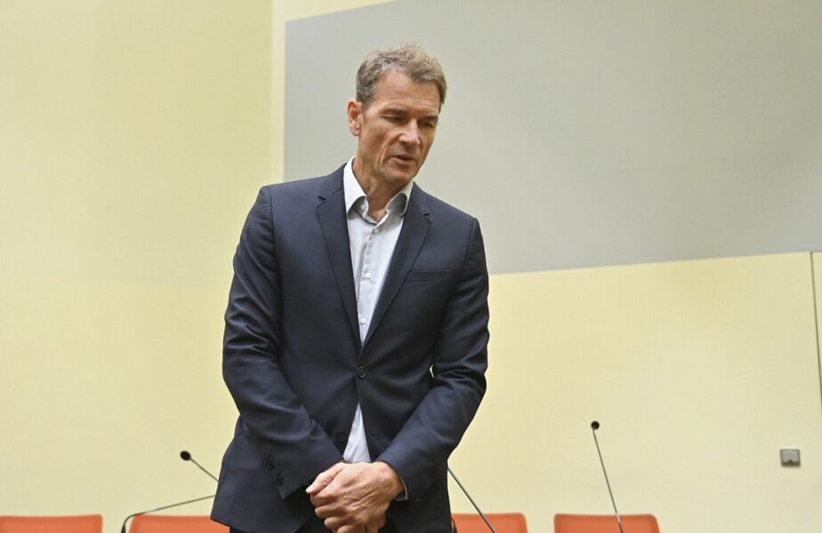 Jens Lehmann a primit o amendă uriașă după ce a intrat cu drujba peste vecinul său! Problemele nu se termină pentru fostul portar