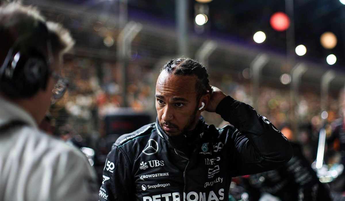 Mercedes recunoaște că i-a „distrus cursa lui Lewis Hamilton, la Marele Premiu din Singapore! Greșeala menționată de oficiali