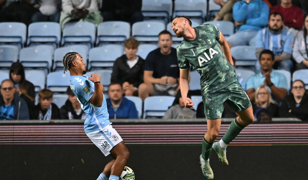 Radu Drăgușin, în Coventry - Tottenham 1-2