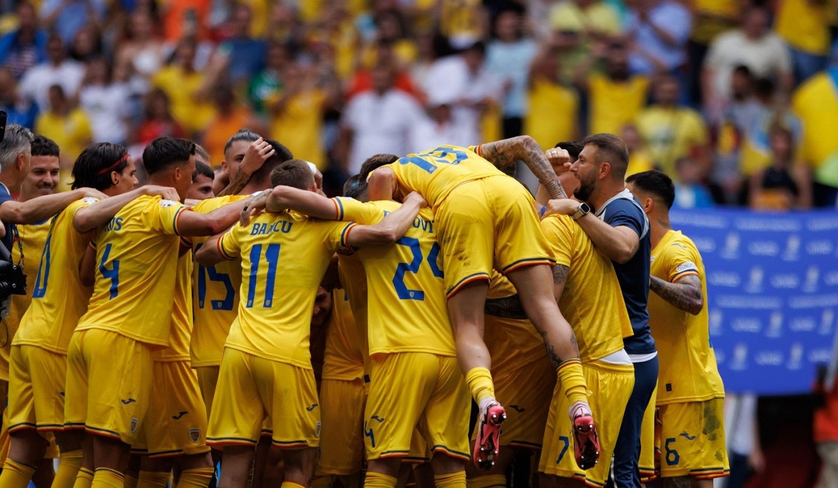 Jucătorii echipei naționale, după marcarea unui gol.