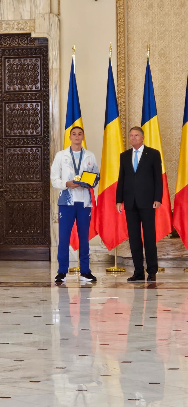 Sportivii olimpici şi paralimpici români, decoraţi de Klaus Iohannis