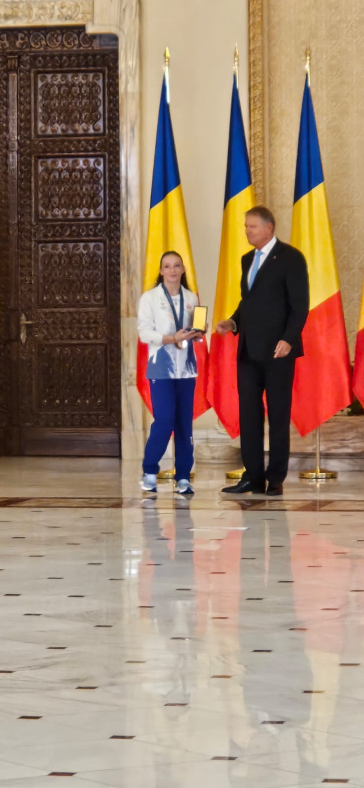 Sportivii olimpici şi paralimpici români, decoraţi de Klaus Iohannis