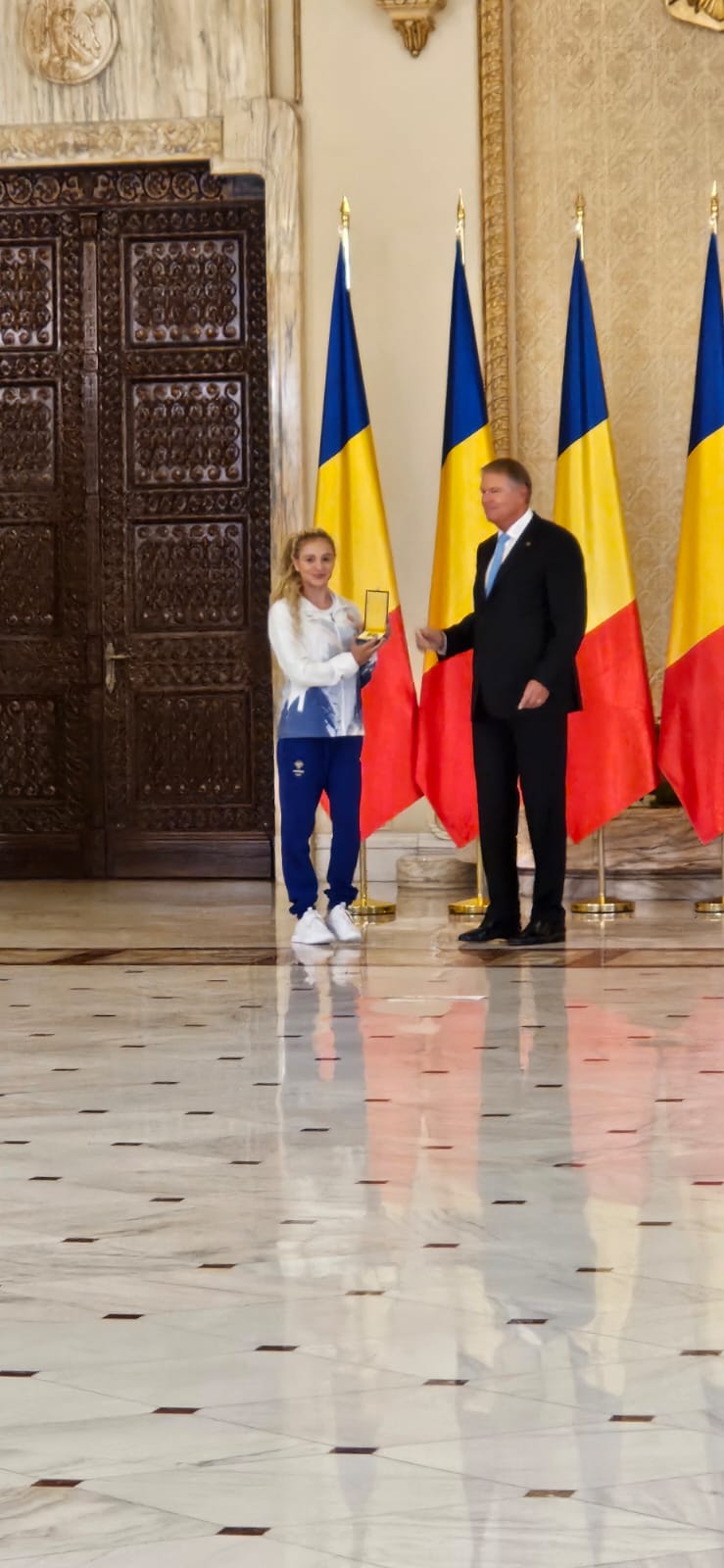 Sportivii olimpici şi paralimpici români, decoraţi de Klaus Iohannis