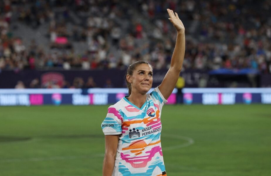 Alex Morgan s-a retras din fotbal! Imagini emoţionante de la ultimul meci al jucătoarei din Statele Unite