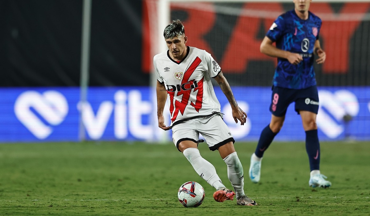 Andrei Raţiu, în timpul meciului Rayo Vallecano - Atletico Madrid