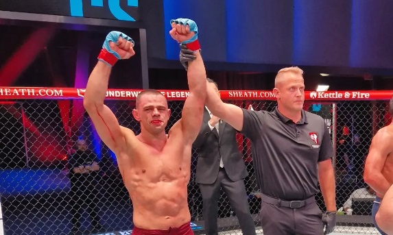 Un român a semnat cu UFC! Bogdan Grad l-a impresionat pe președintele Dana White