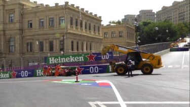 Charles Leclerc a intrat în parapet în timpul primului antrenament de la Baku