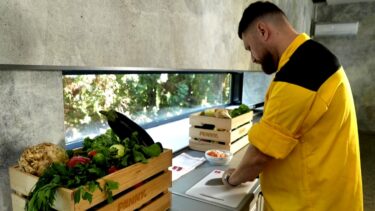 Chef Voica îi răsfaţă cu bunătăţi pe jucătorii naţionalei: "Ne face toate poftele!"