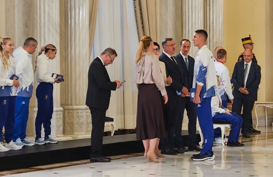 Cum a apărut iubita lui David Popovici la Palatul Cotroceni, la ceremonia în care iubitul ei a fost decorat de Klaus Iohannis!