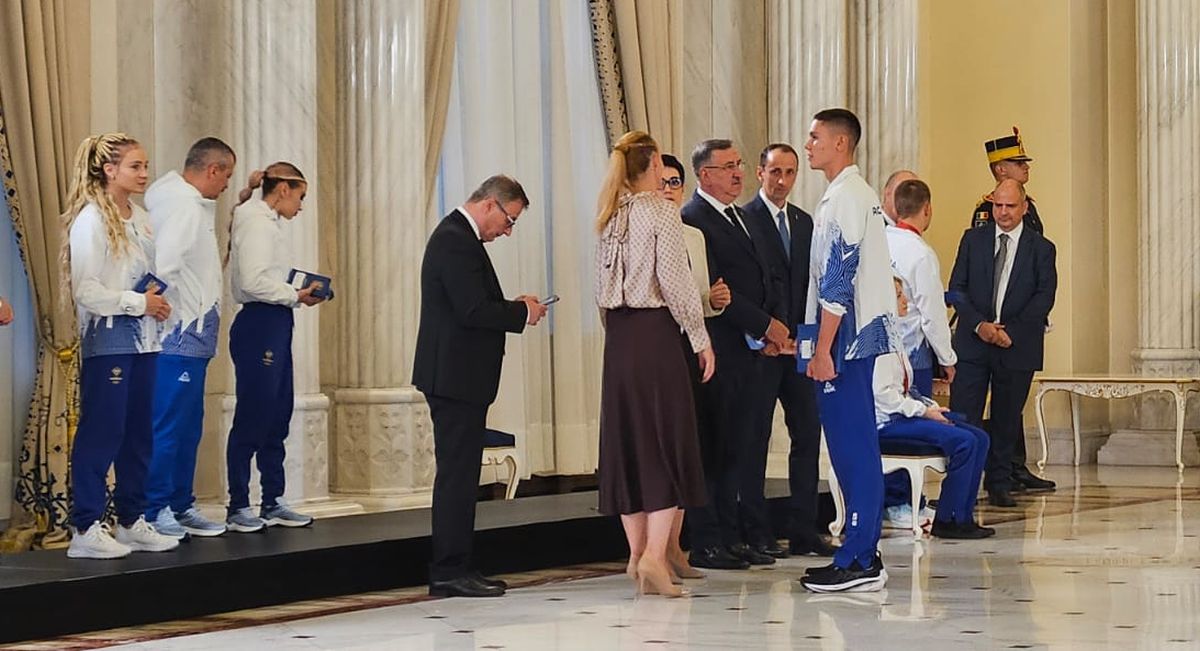 Cum a apărut iubita lui David Popovici la Palatul Cotroceni, la ceremonia în care iubitul ei a fost decorat de Klaus Iohannis!