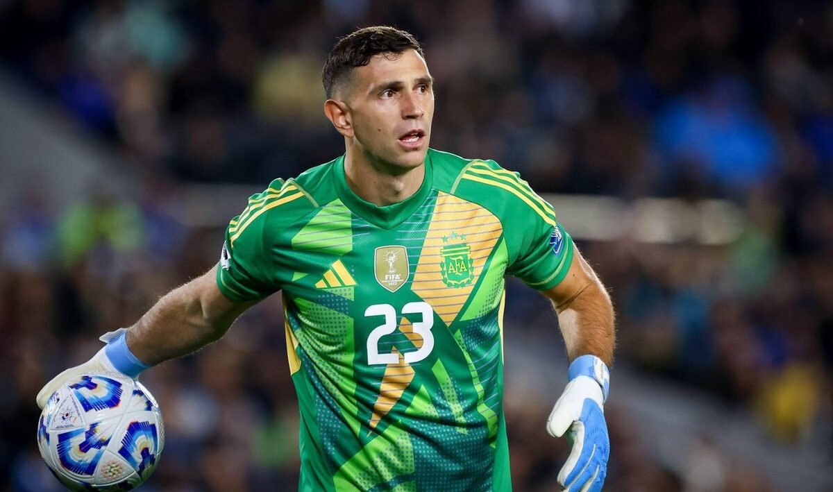 Emiliano Martinez a lovit o cameră TV la finalul meciului Columbia – Argentina 2-1! Portarul, un car de nervi