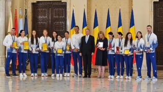 Gafa făcută de preşedintele Klaus Iohannis la ceremonia în care i-a decorat pe sportivii care au cucerit medalii la Paris!