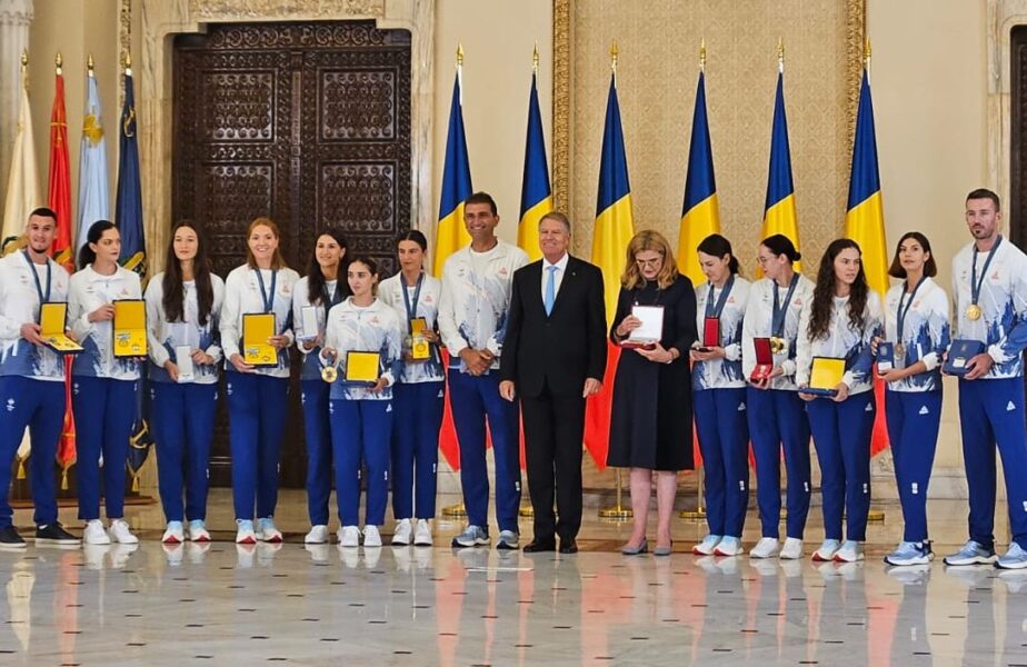 Gafa făcută de preşedintele Klaus Iohannis la ceremonia în care i-a decorat pe sportivii care au cucerit medalii la Paris!