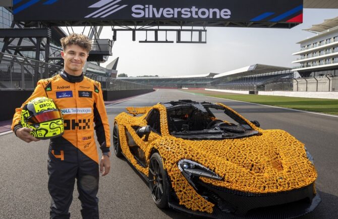 Lando Norris a condus un McLaren P1 construit din LEGO! Imagini superbe de la Silverstone