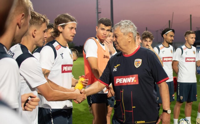 Mircea Lucescu, vizită la naţionala U21 a României înainte de meciurile pentru calificarea la CE: „Voi sunteţi viitorul”