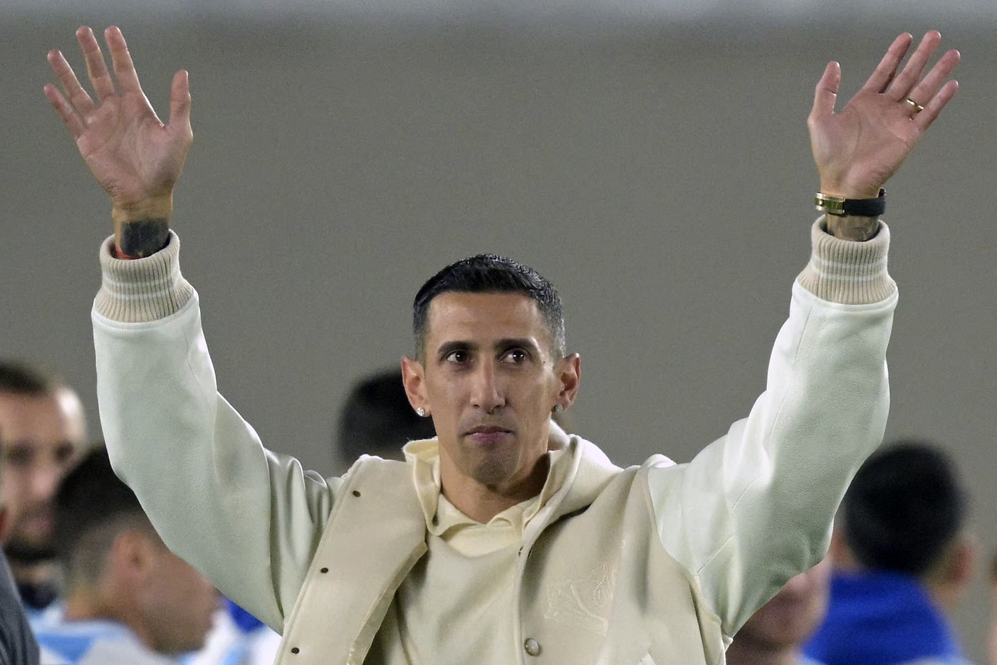 Argentina's midfielder Angel Di Maria waves to the crowd during a tribute after retiring from the Argentine national team before the 2026 FIFA World Cup South American qualifiers football match between Argentina and Chile at the Mas Monumental stadium in Buenos Aires on September 5, 2024.,Image: 905138910, License: Rights-managed, Restrictions: , Model Release: no