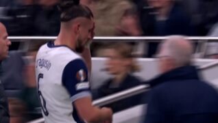 Radu Drăguşin, eliminat în minutul 7 al meciului Tottenham – Qarabag! Greşeală imensă a fundaşului naţionalei