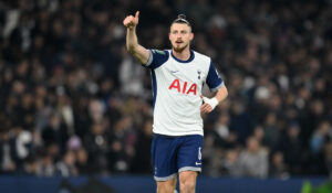 Radu Drăguşin, aplaudat de Ange Postecoglou după Tottenham-Manchester City 2-1. Presa britanică: „A fost o stâncă”