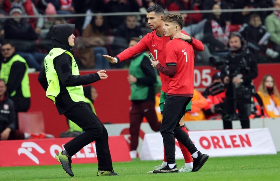 Cristiano Ronaldo, gest superb pentru un fan care a intrat pe teren special pentru el! Ce s-a întâmplat după ce starul a marcat