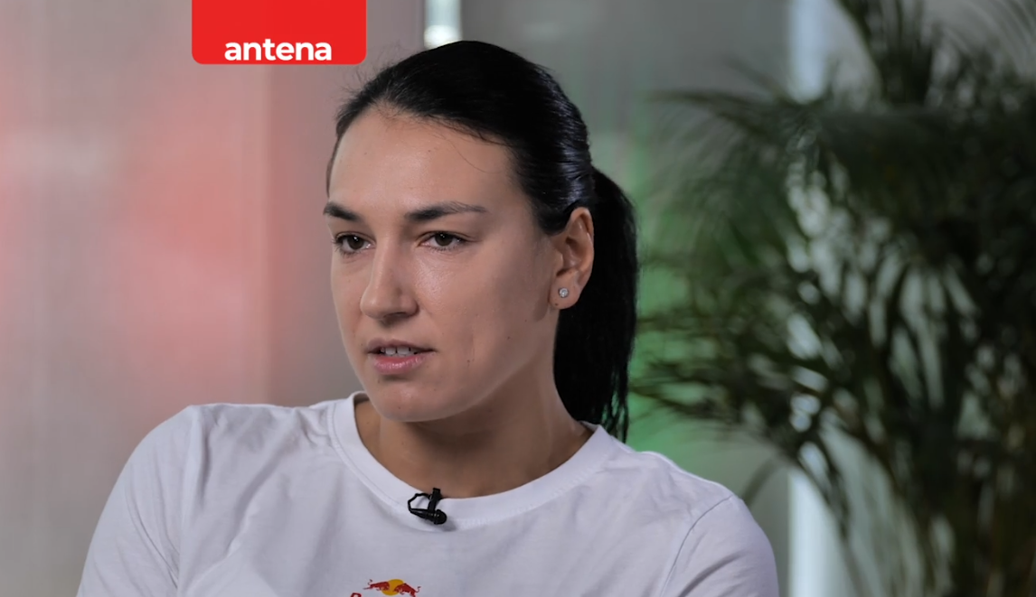 Cristina Neagu, despre „povara” celebrităţii: „Nu te gândi acum că sunt Messi şi Ronaldo şi nu pot merge pe stradă!”