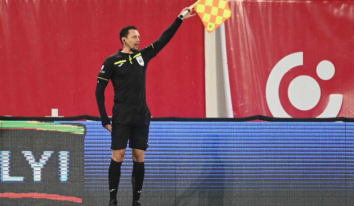 El este arbitrul-culturist din Liga 1! Cum arată la 47 de ani