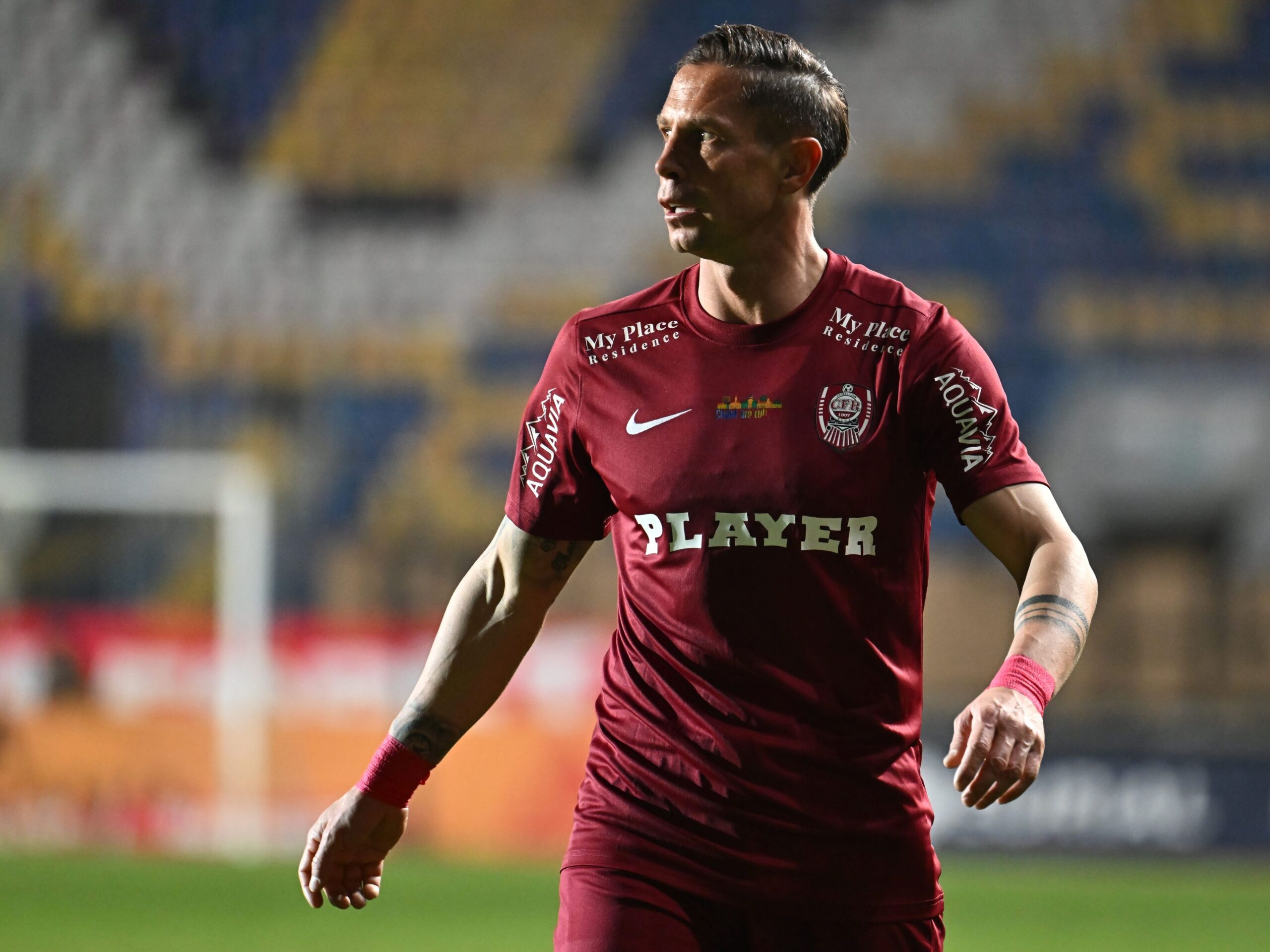 „Suntem în criză!” Tensiune uriaşă la CFR Cluj! Deac şi-a aruncat banderola pe teren: „Aşa am văzut”