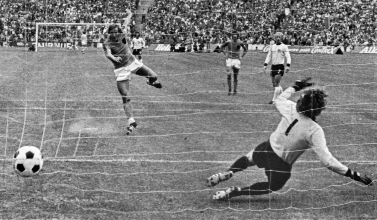 A murit Johan Neeskens! Legenda lui Ajax avea 73 de ani! A fost coleg cu Johan Cruyff şi elev al lui Ştefan „Pişti Kovacs