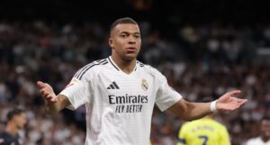 Kylian Mbappe, criticat după ce a refuzat naţionala Franţei şi a jucat pentru Real Madrid