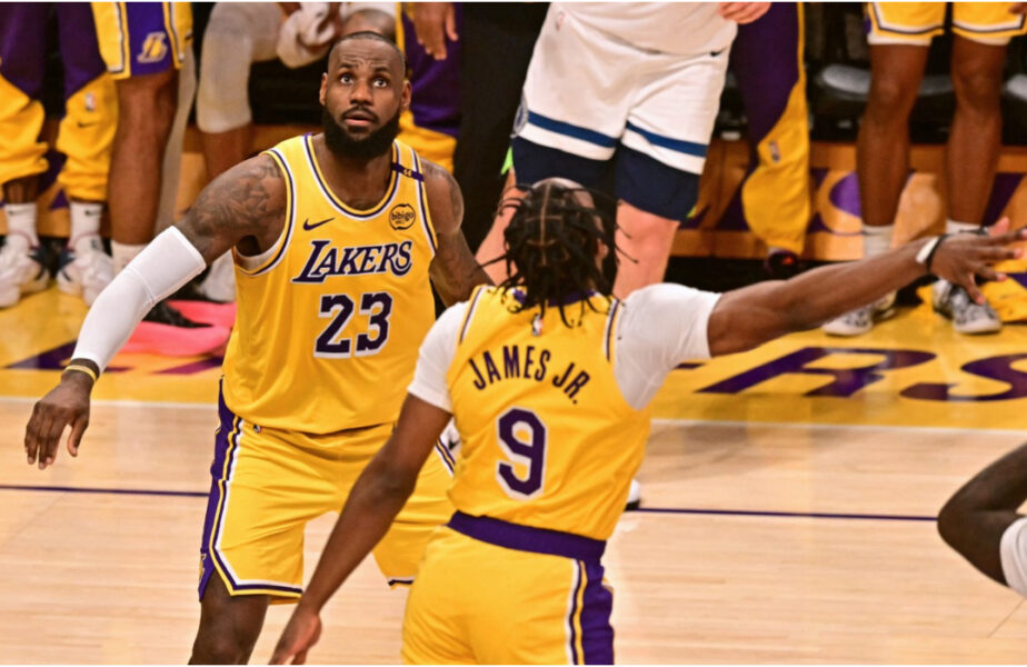 LeBron James a scris istorie alături de fiul său în NBA. Au jucat împreună primul meci oficial la Lakers