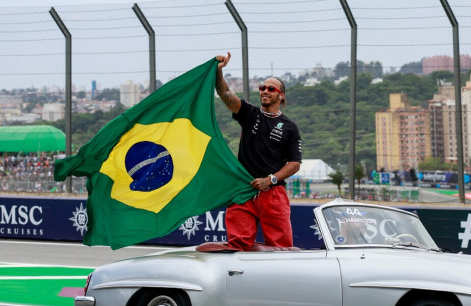 Lewis Hamilton va pilota monopostul lui Ayrton Senna la MP al Braziliei. Tribut emoționant pentru triplul campion mondial