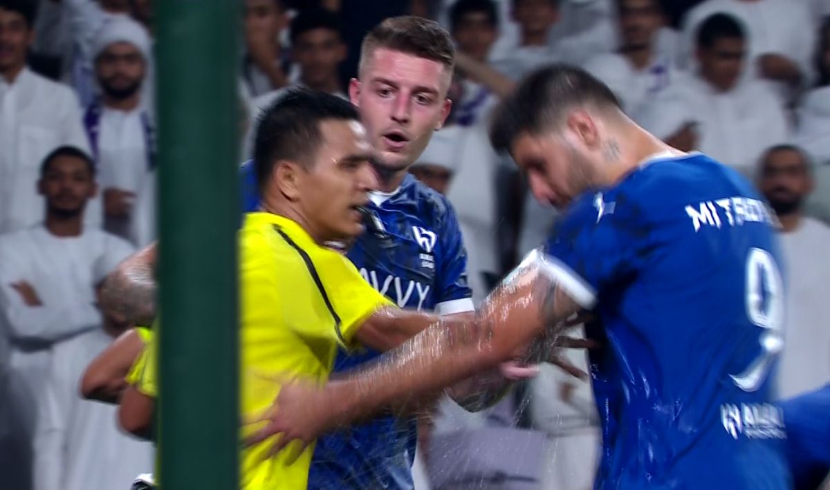 Fanii lui Al Ain au aruncat cu o sticlă în jucătorii lui Al Hilal! Moment reprobabil după ce Milinkovic-Savic a înscris cu capul!