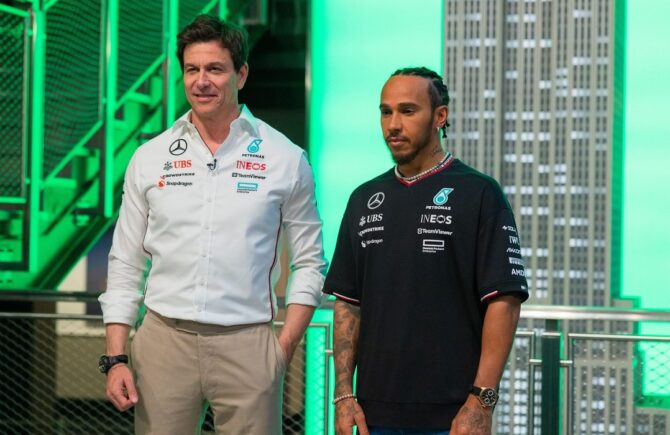 Lewis Hamilton nu va pilota monopostul Ferrari la testele din decembrie! Motivul pentru care Mercedes se opune