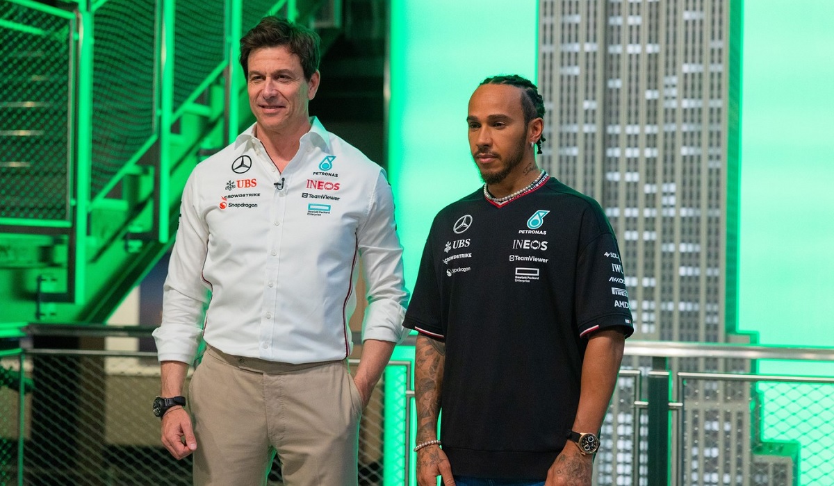 Lewis Hamilton nu va pilota monopostul Ferrari la testele din decembrie! Motivul pentru care Mercedes se opune