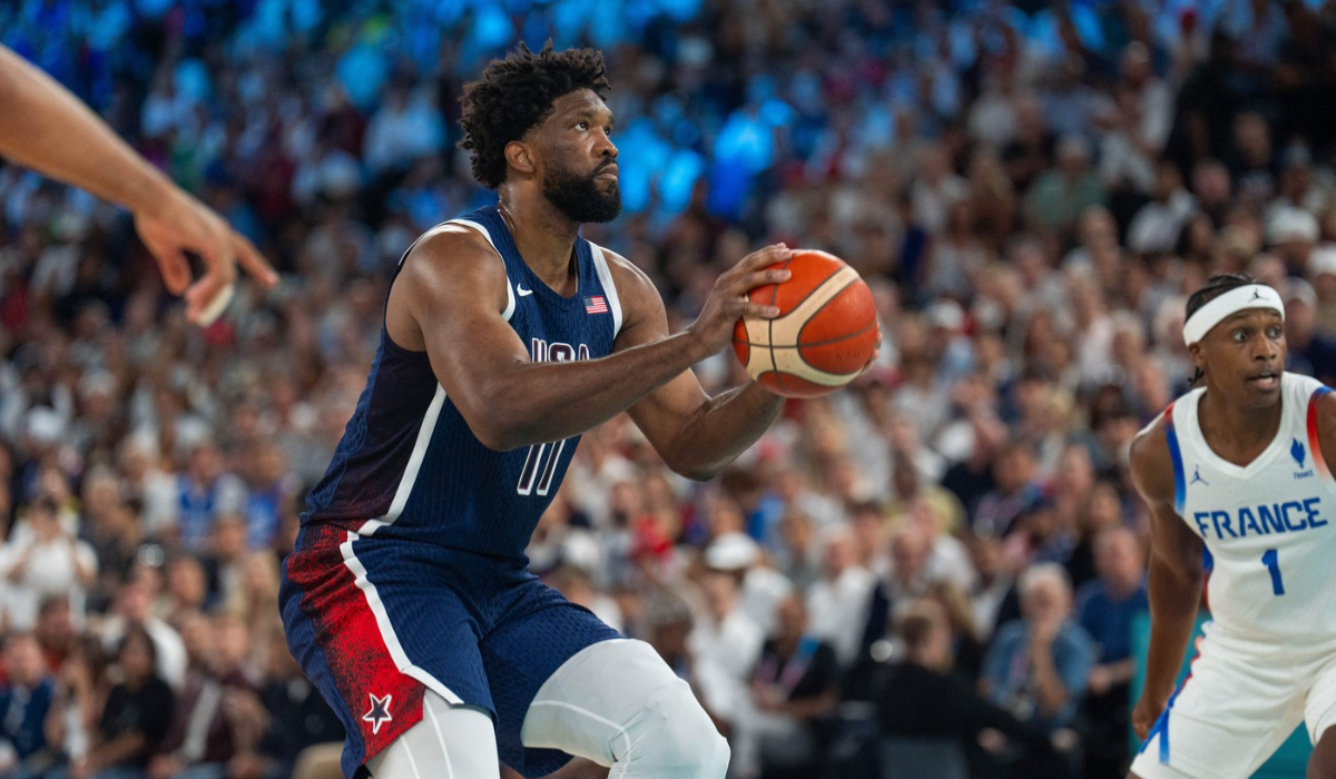 Joel Embiid va fi suspendat trei meciuri după o altercaţie cu un jurnalist. Vedeta de la Philadelphia nu e la prima abatere