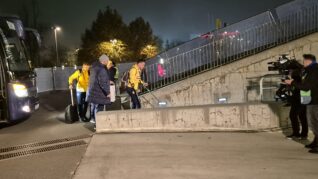 Nicolae Stanciu a venit în cârje la stadion înainte de România – Cipru! Cum a fost surprins jucătorul accidentat în meciul cu Kosovo