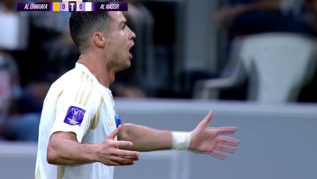 Cristiano Ronaldo l-a certat pe arbitru că nu i-a dat penalty în meciul cu echipa lui Florinel Coman. Penalty anulat cu VAR pentru Al Nassr