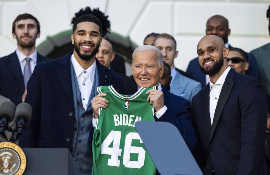 Campioana Boston Celtics a fost primită de Joe Biden la Casa Albă: „Aţi format una dintre cele mai puternice echipe din istorie”