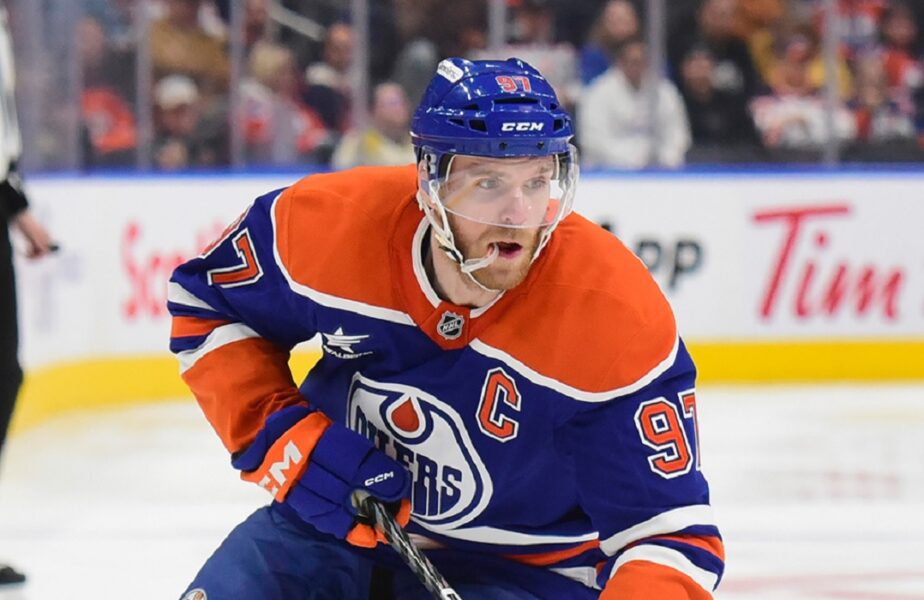 Connor McDavid, patru puncte în victoria lui Edmonton Oilers cu New York Islanders! Canadianul, la un singur punct de o bornă uriaşă