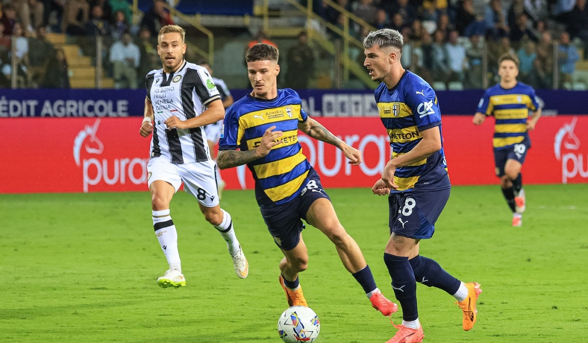 Parma a pierdut cu ultima clasată din Serie A fără să tragă vreun şut pe poartă! Ce note au primit Dennis Man şi Valentin Mihăilă