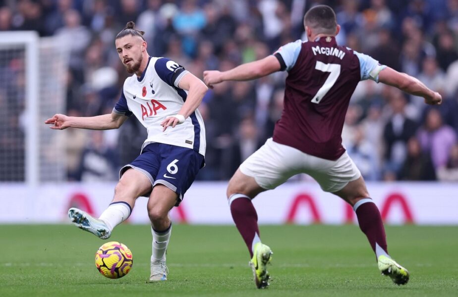 Cum l-au descris englezii pe Radu Drăguşin, după ce a fost titular în Tottenham – Aston Villa 4-1! Nota primită de fundaşul român