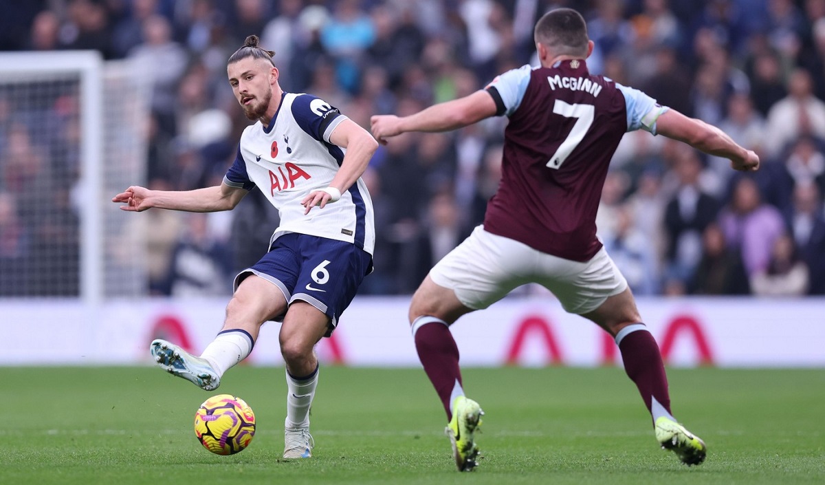 Cum l-au descris englezii pe Radu Drăguşin, după ce a fost titular în Tottenham – Aston Villa 4-1! Nota primită de fundaşul român