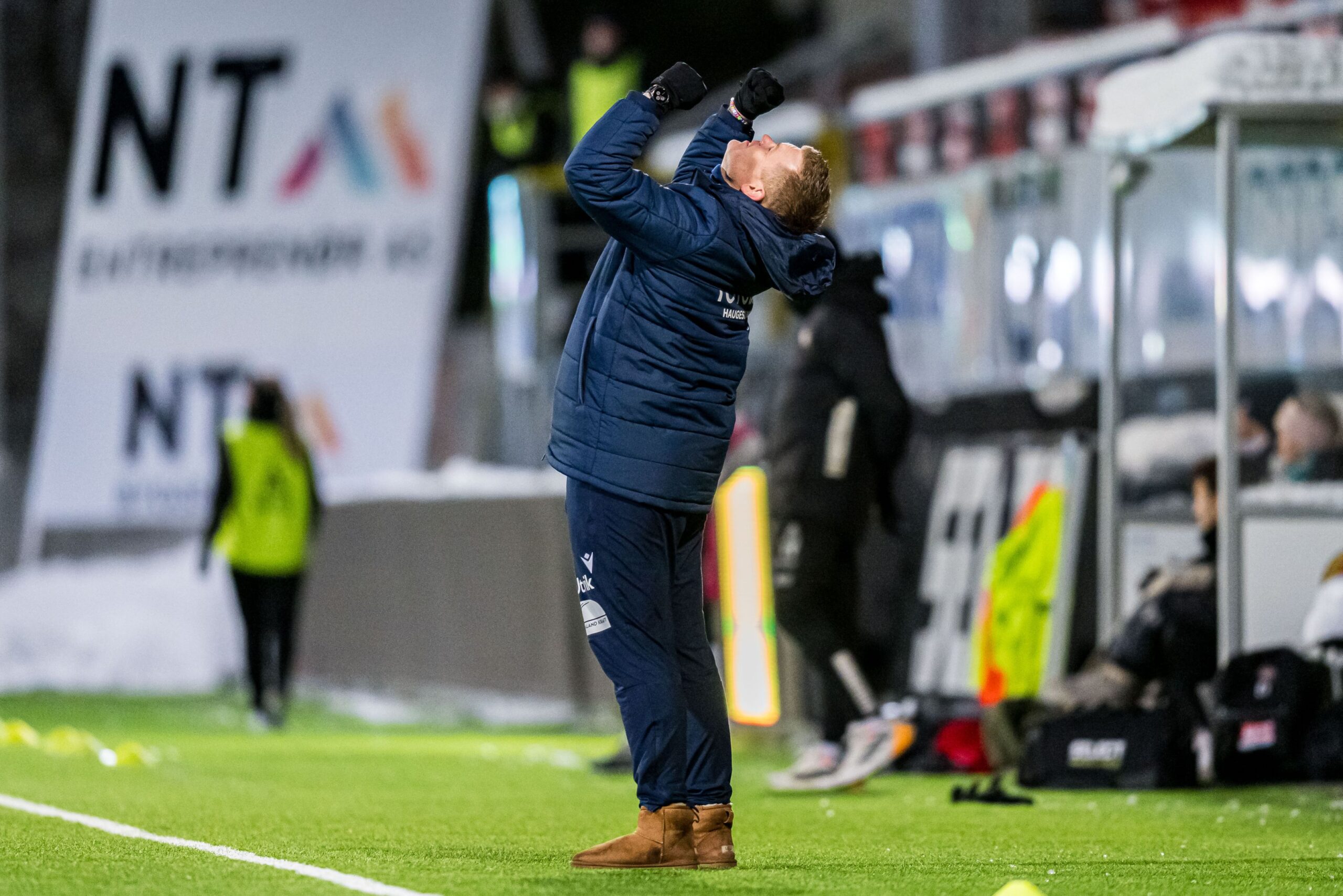 November 22, 2023, TROMSÃ, NORWAY: 231122 John Arne Riise, head coach of Avaldsnes, celebrates after 0-2 during the Toppserien playoff football match between TIL 2020 and Avaldsnes on November 22, 2023 in TromsÃ¸..Photo: Marius Simensen / BILDBYRÃ…N / Cop 238.avaldsnes bbeng dam football fotball fotboll jubel tfk til 2020 toppserien playoff tromsÃ¸ il (Credit Image: © Marius Simensen/Bildbyran via ZUMA Press)