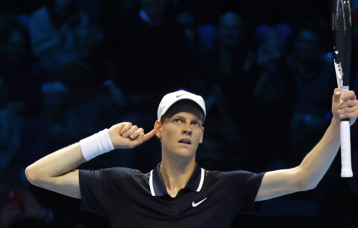 Jannik Sinner şi Taylor Fritz s-au calificat în semifinale la Turneul Campionilor