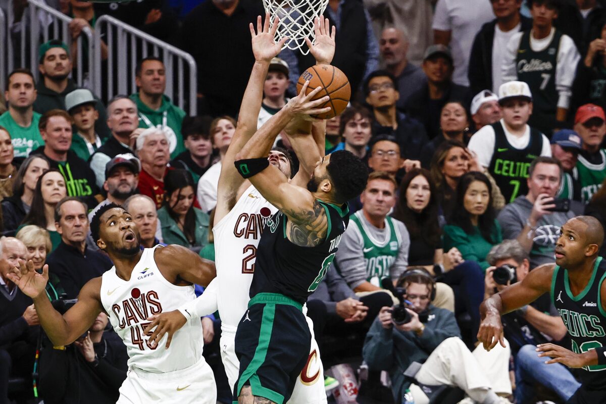 Cleveland Cavaliers – Boston Celtics 117-120. Campioana a oprit seria de invincibilitate a oaspeţilor