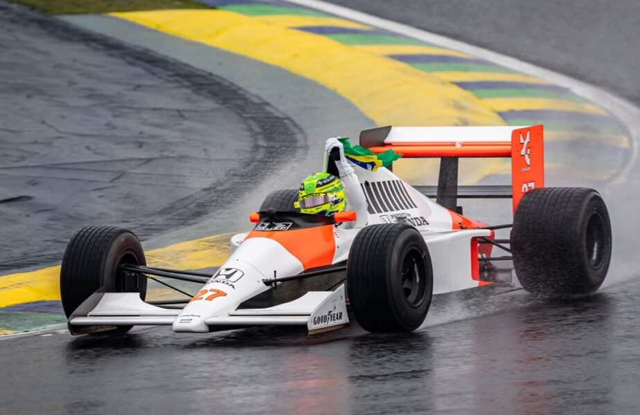 Lewis Hamilton a pilotat monopostul lui Ayrton Senna la Interlagos! Momente emoţionante înaintea Marelui Premiu al Braziliei