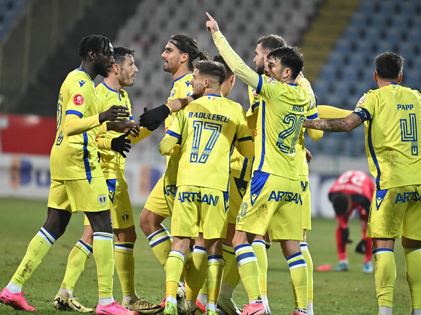 Jucătorii Petrolului au ieşit la atac după Rapid – Petrolul 1-1: „A fost fault în atac! Arbitraj şmecheresc!”